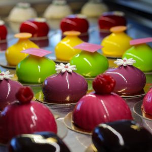MONO PORCIONE, ENTREMETS Y POSTRE DE VITRINA