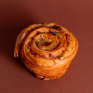 ROLLOS DE AJO ROMERO Y QUESO
