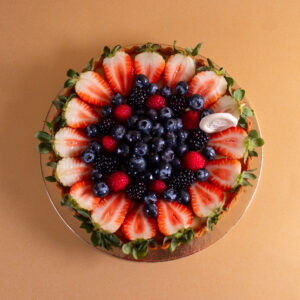 TARTALETA GRANDE DE FRUTOS ROJOS Y CREMA DE LIMON CON ALBAHACA